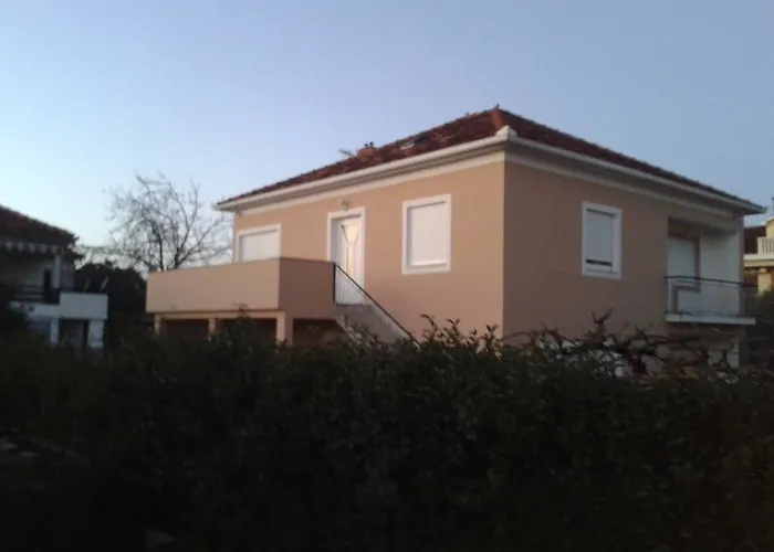 Lorena アパート ザダル